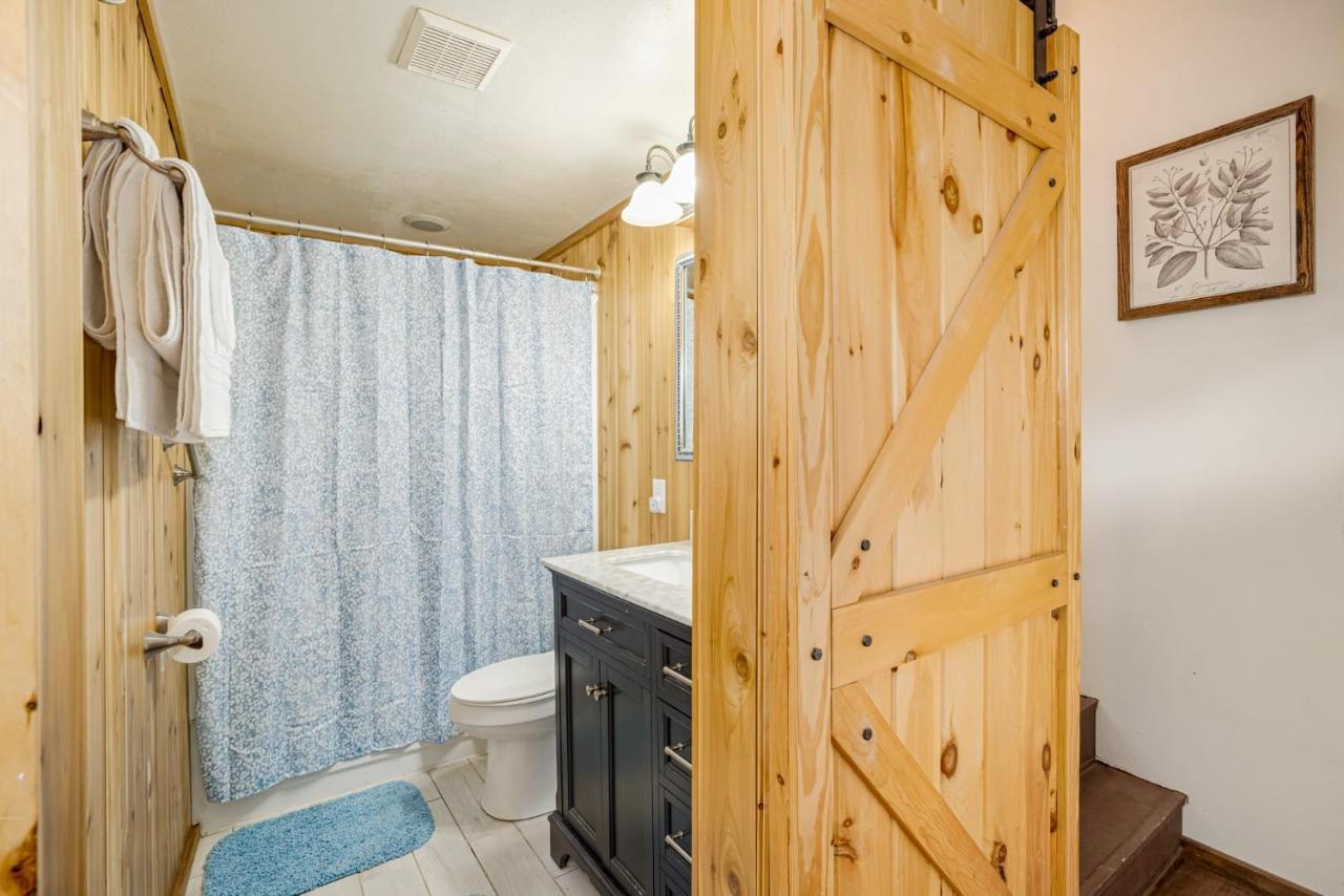 Quaint Loft Cabin W Hot Tub, Firepit, Deck & Grill Hedgesville Экстерьер фото