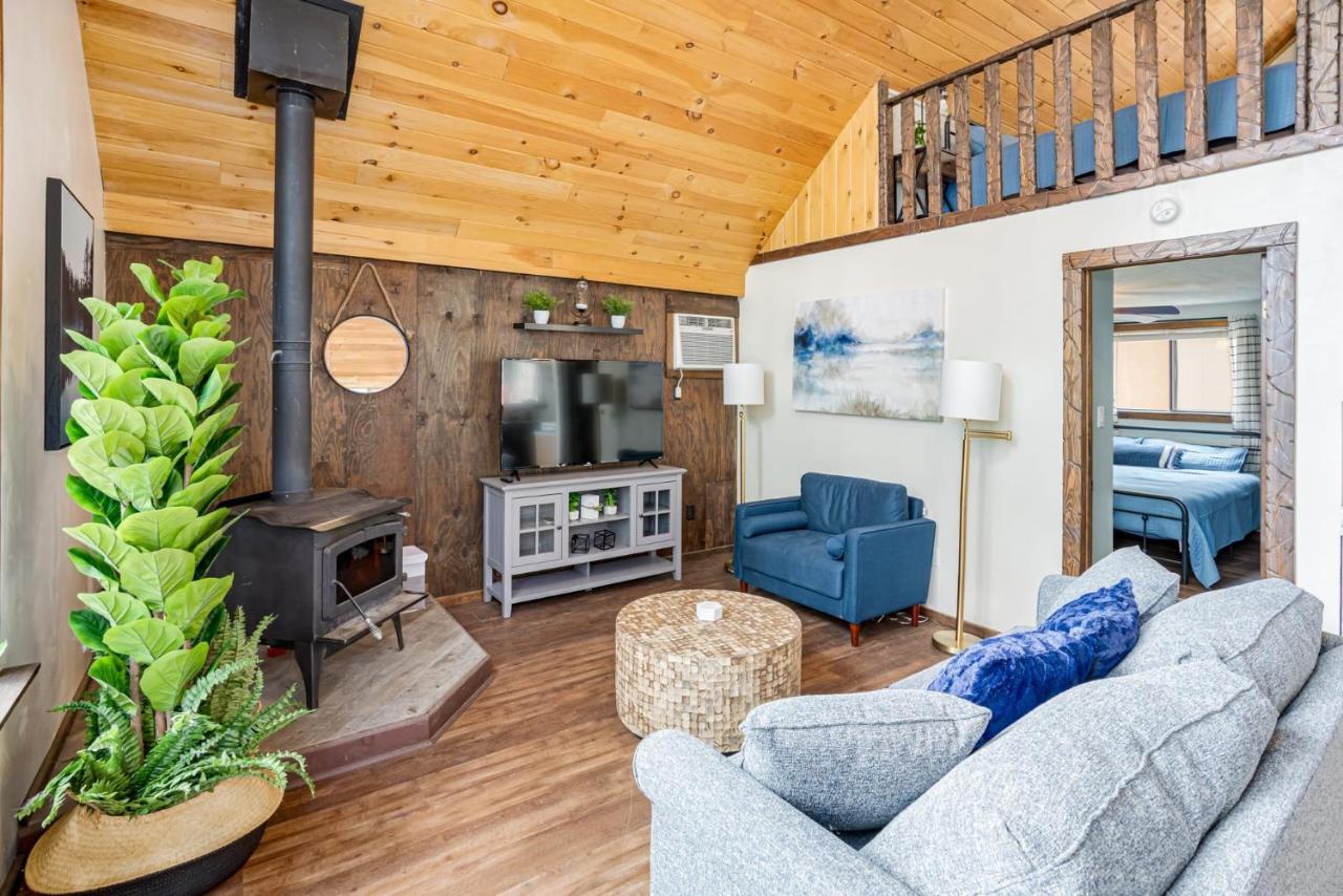 Quaint Loft Cabin W Hot Tub, Firepit, Deck & Grill Hedgesville Экстерьер фото
