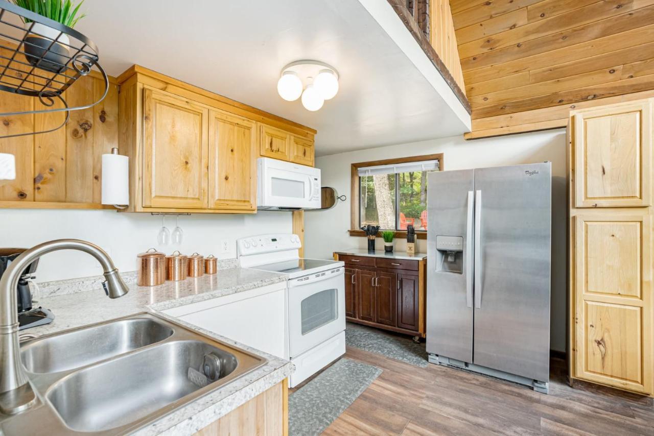 Quaint Loft Cabin W Hot Tub, Firepit, Deck & Grill Hedgesville Экстерьер фото